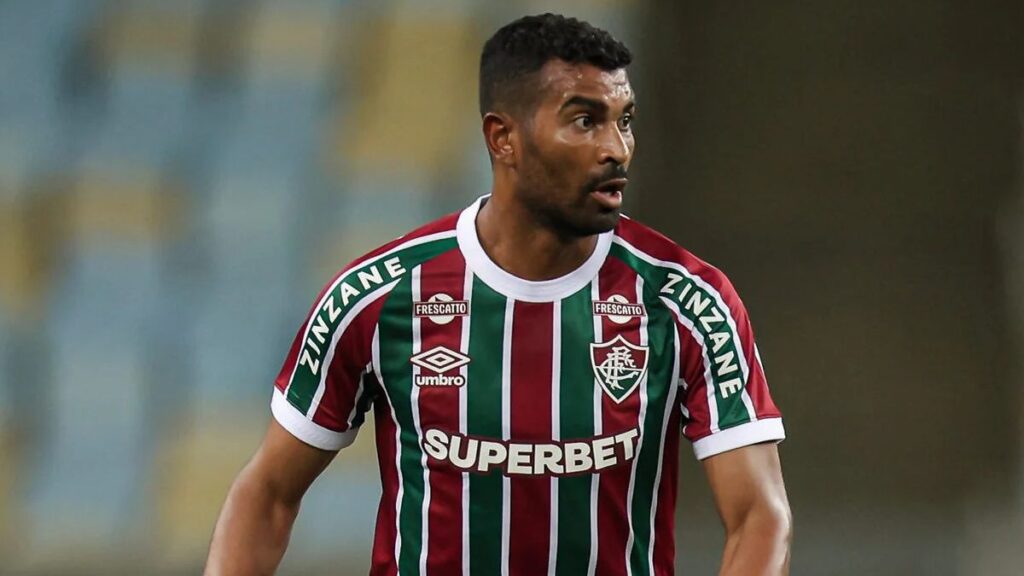 Coriitba tira Thiago Santos do Fluminense