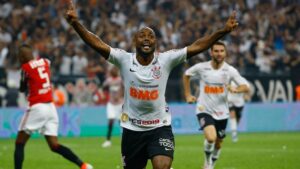 Coritiba fecha com filho de Vagner Love (Foto: Reprodução/ESPN)