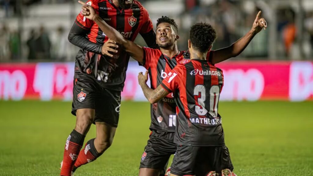 willian-oliveira-vitoria- Coritiba negocia com volante do Vitória