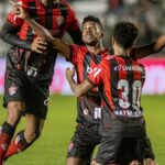 Coritiba negocia com volante do Vitória