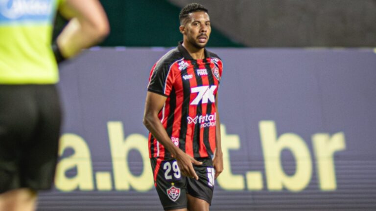 Coritiba negocia com volante do Vitória