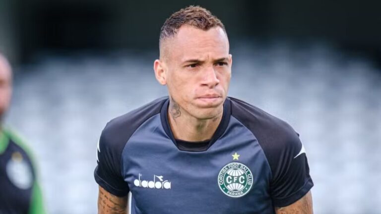 Coritiba prepara Breno Lopes para estreia