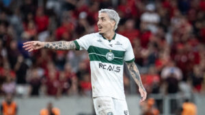 Coritiba vence Athletico-PR na Arena