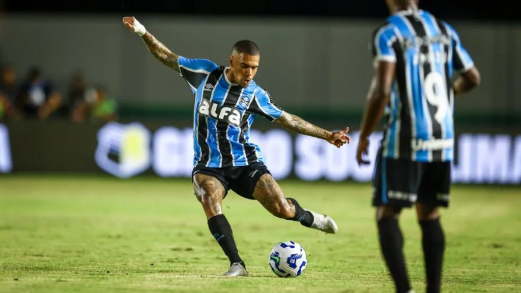Coritiba negocia Lucas Esteves com Grêmio