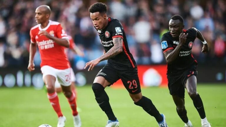 Coritiba negocia com lateral-esquerdo Paulinho