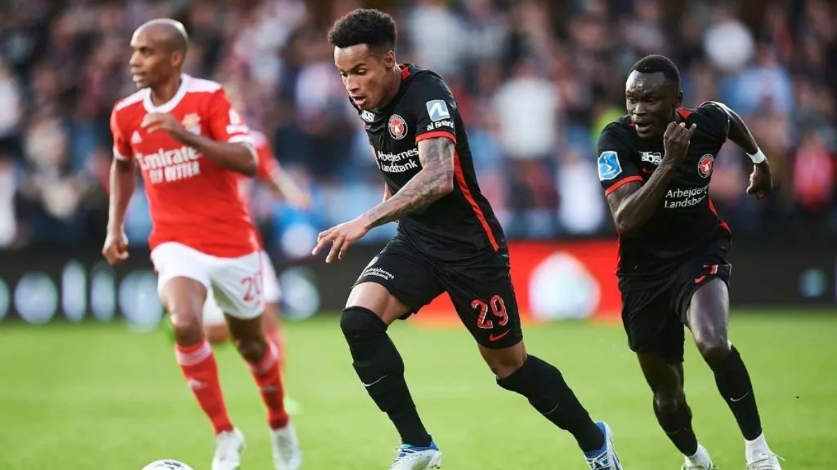 Coritiba negocia com lateral-esquerdo Paulinho