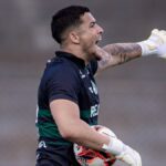 Pedro Rangel faz gol de goleiro em tiro de meta do Coritiba