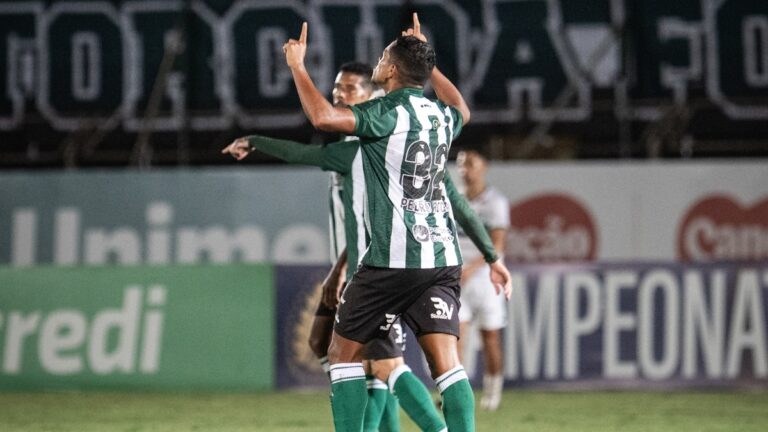 Coritiba vence Maringá no Paranaense