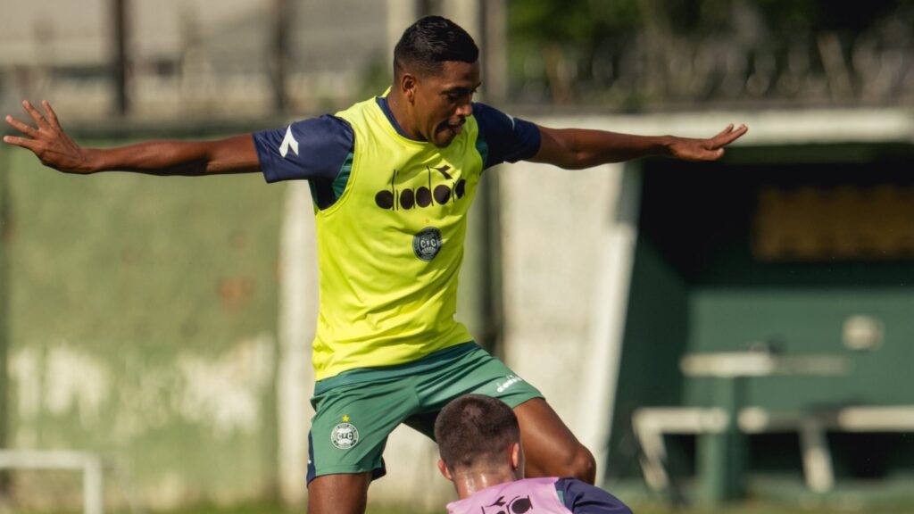 Pedro Rocha treina pelo Coritiba com Seabra