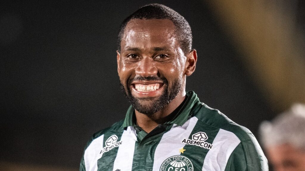 Coritiba vence Maringá no Paranaense