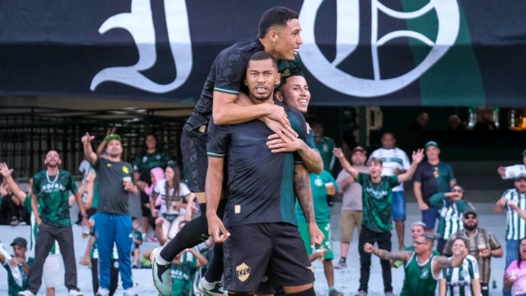 Coritiba se classifica no Paranaense contra Cianorte