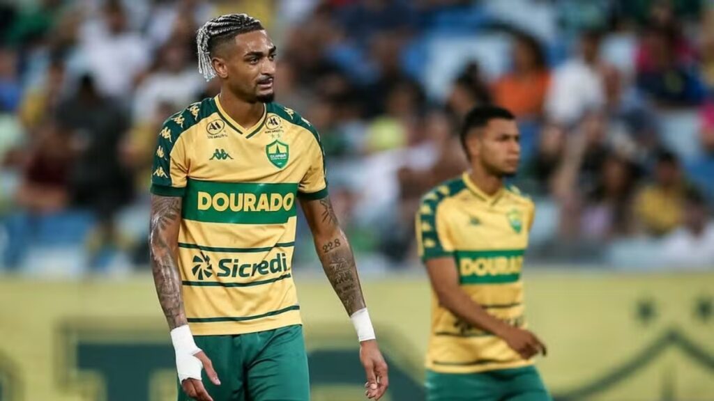 Coritiba perde corrida por Derik Lacerda