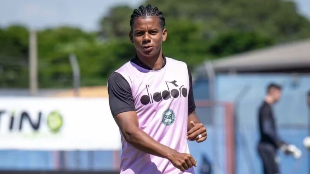 Diogo Batista deixa Coritiba