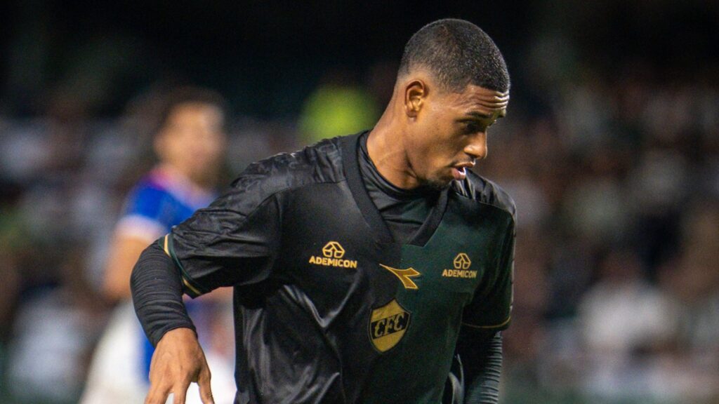 Coritiba se classifica no Paranaense contra Cianorte