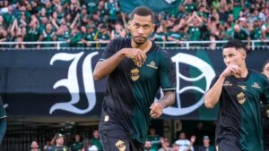 Fabinho desencanta pelo Coritiba no Paranaense