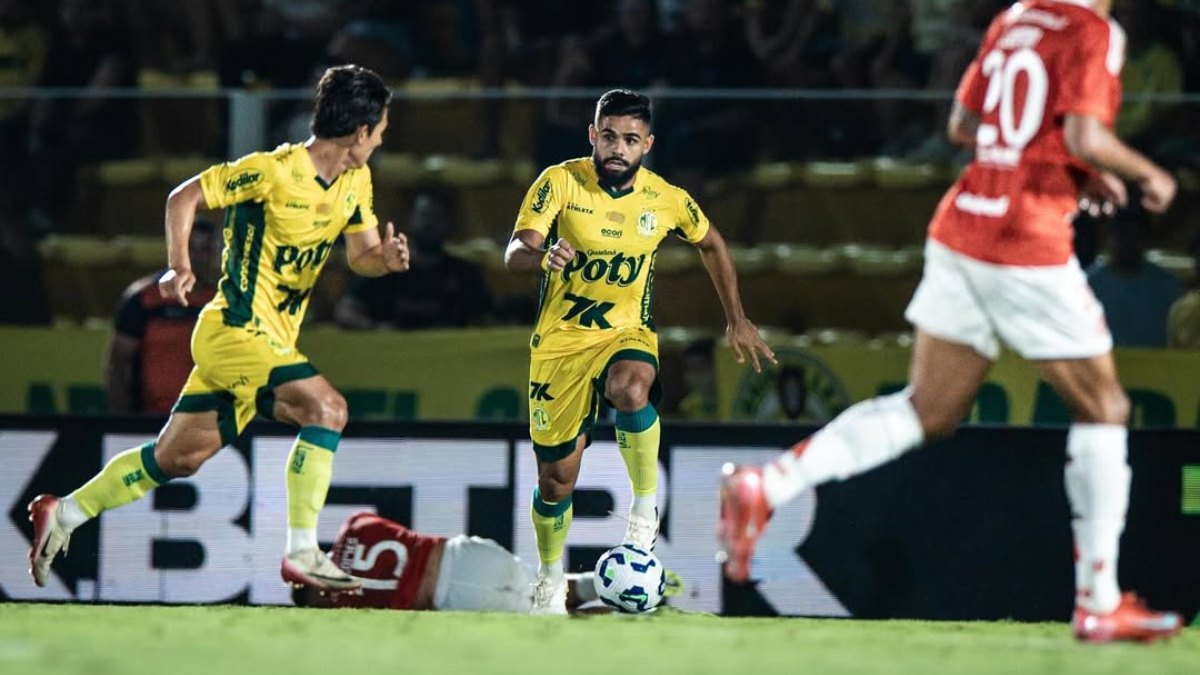 Coritiba fecha com Felipe Jonatan