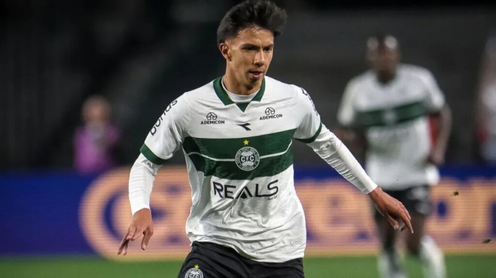 João Almeida renova com o Coritiba