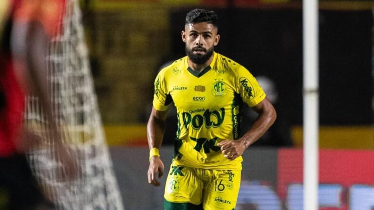 Coritiba fecha com Felipe Jonatan