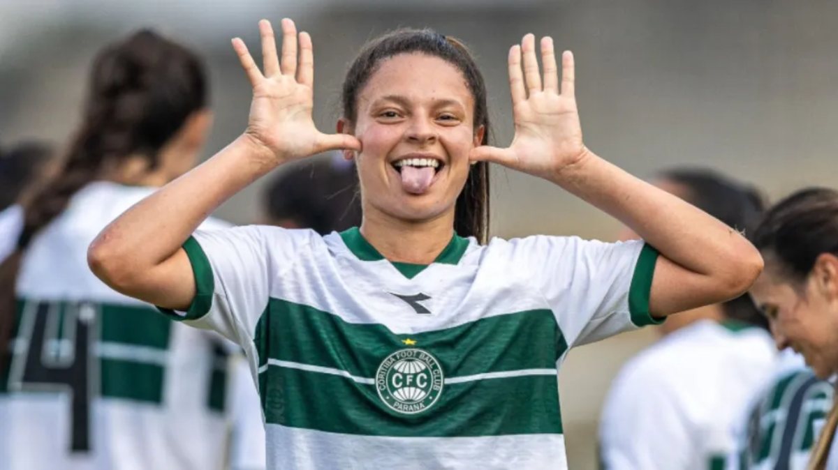 Coritiba joga de portões abertos com time feminino