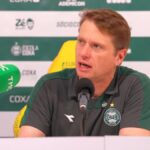 Coritiba vence com dedo de Fernando Seabra