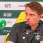 Coritiba vence com dedo de Fernando Seabra