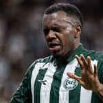 Jacy sofre concussão no Coritiba contra Corinthians