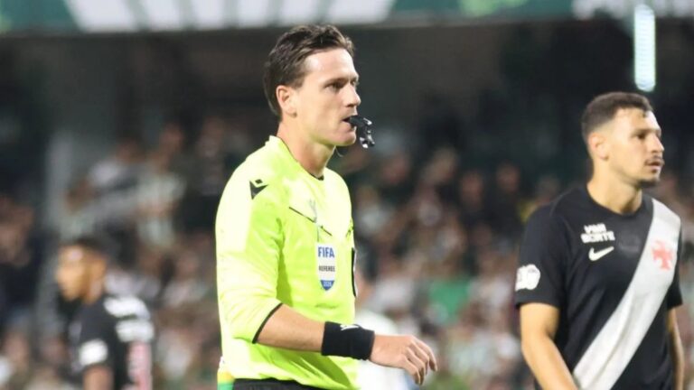 Coritiba critica arbitragem contra Vasco