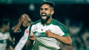 Coritiba arranca empate contra Vasco no fim