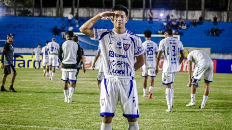 Coritiba encaminha contratação de Kukri