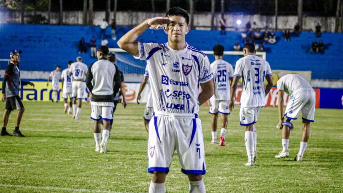 Coritiba encaminha contratação de Kukri