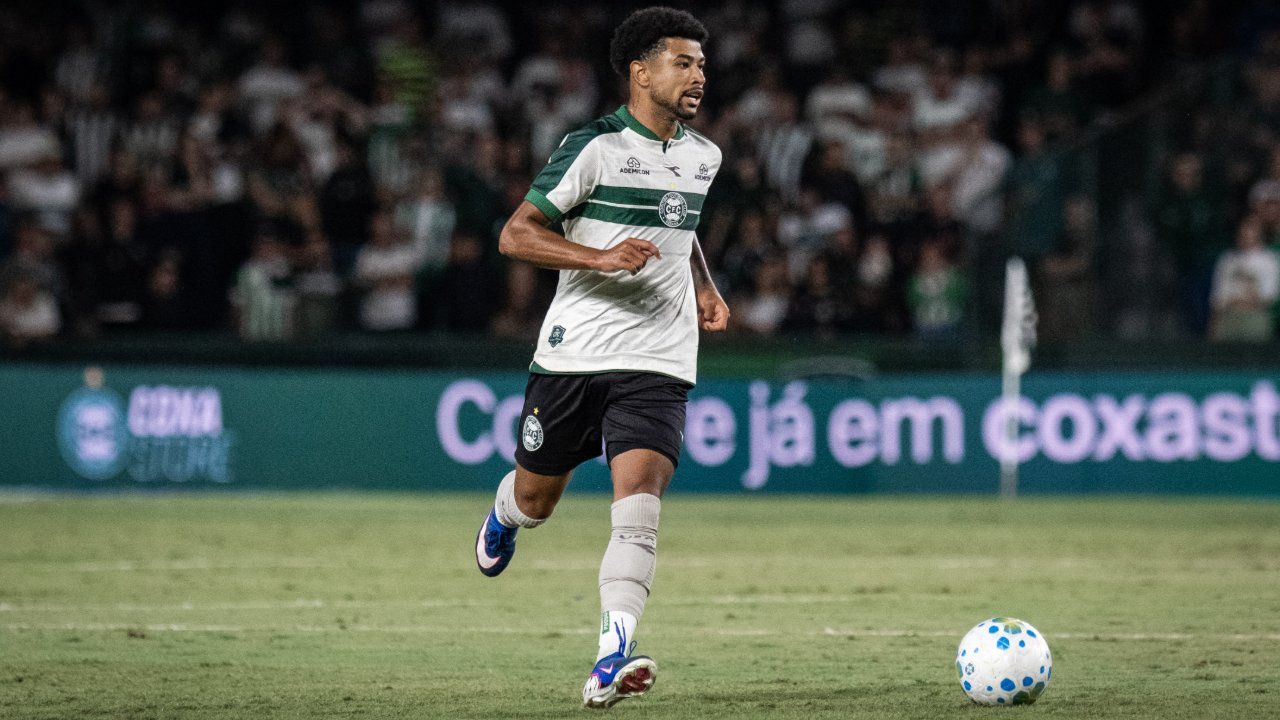Coritiba arranca empate contra Vasco no fim