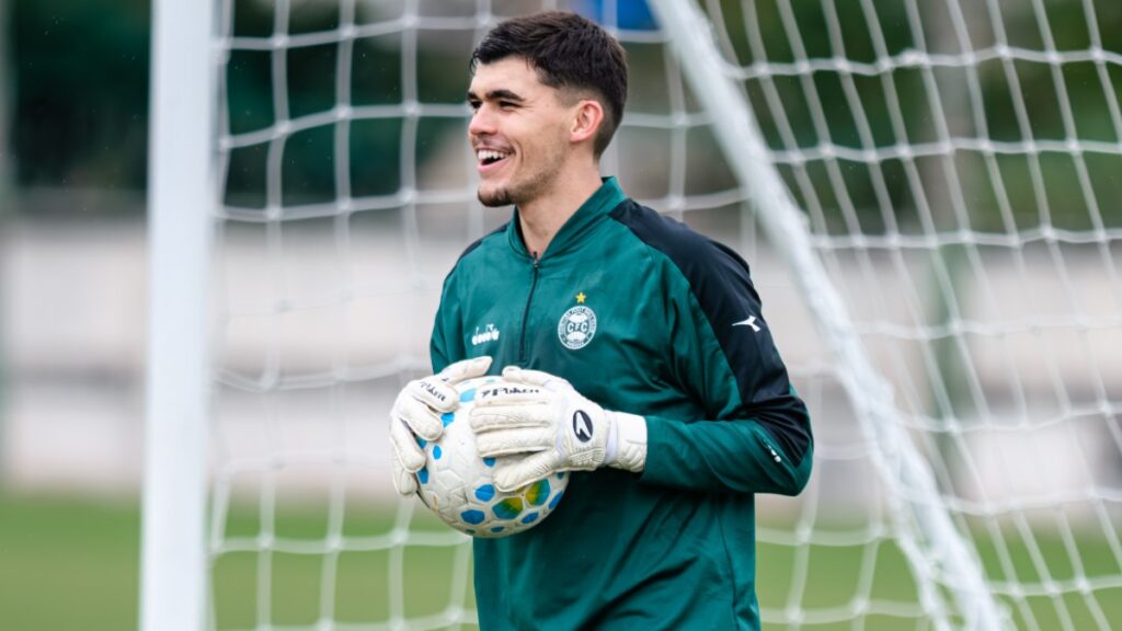 Coritiba informa retorno de Morisco